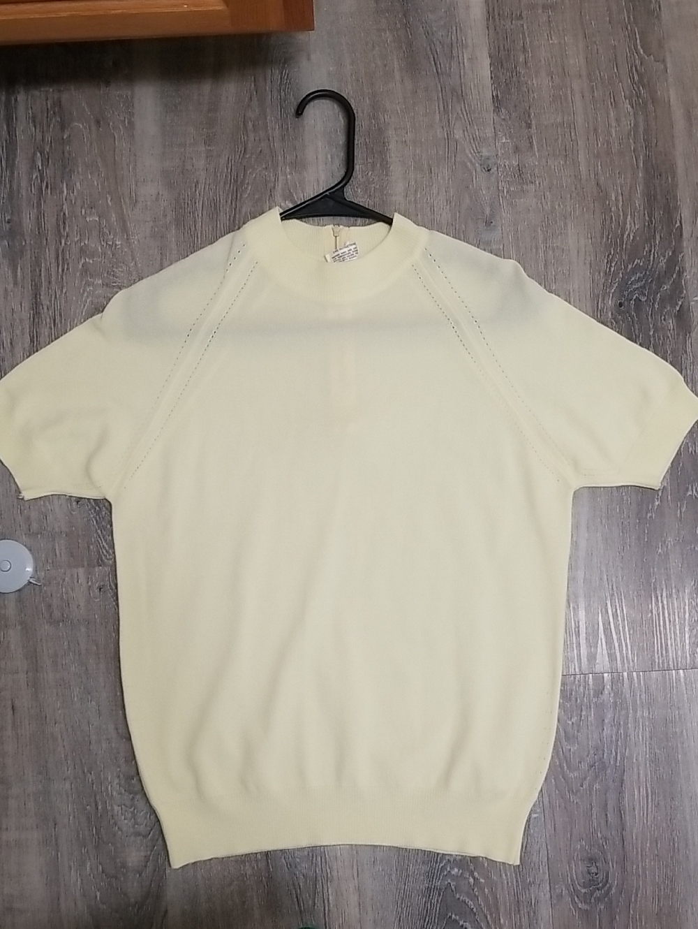Vintage Women's Short-Sleeve Crewneck Top/ Sweater in Pale Yellow